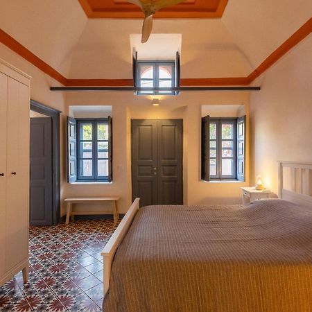 St.Mammas Traditional Apartment Mesaria Bagian luar foto