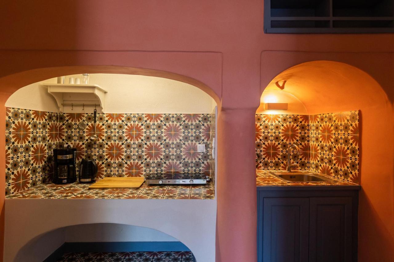 St.Mammas Traditional Apartment Mesaria Bagian luar foto
