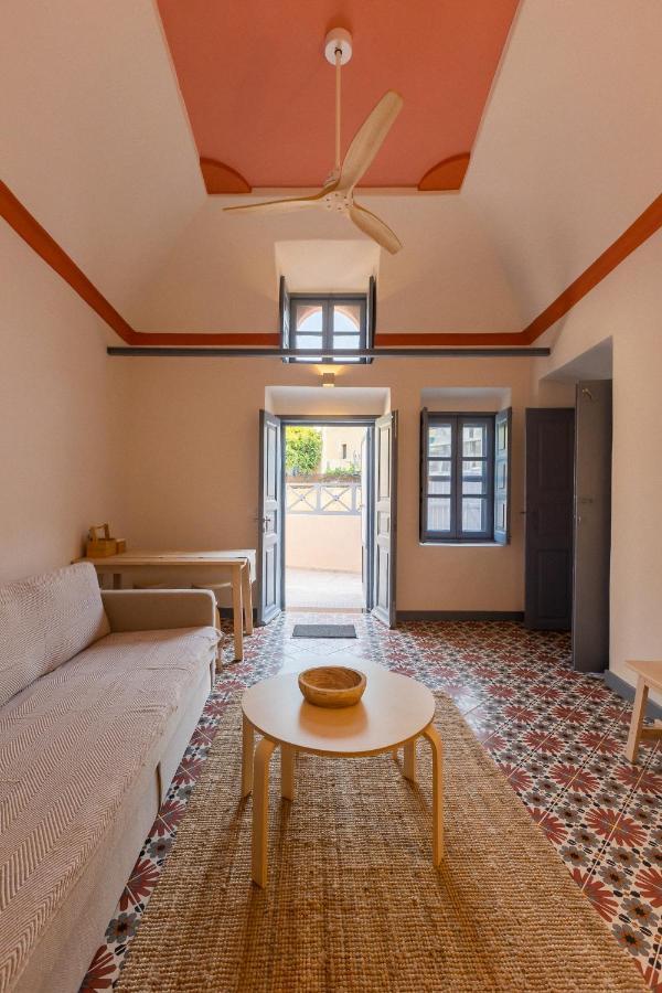St.Mammas Traditional Apartment Mesaria Bagian luar foto