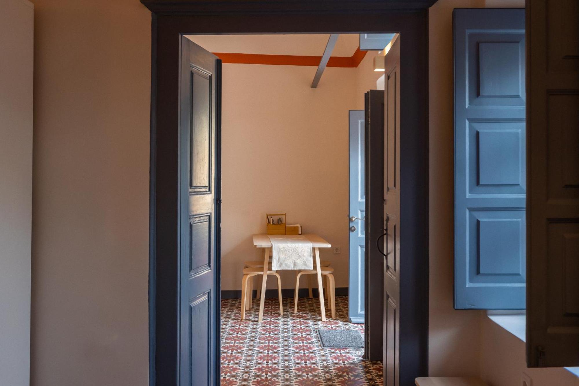 St.Mammas Traditional Apartment Mesaria Bagian luar foto