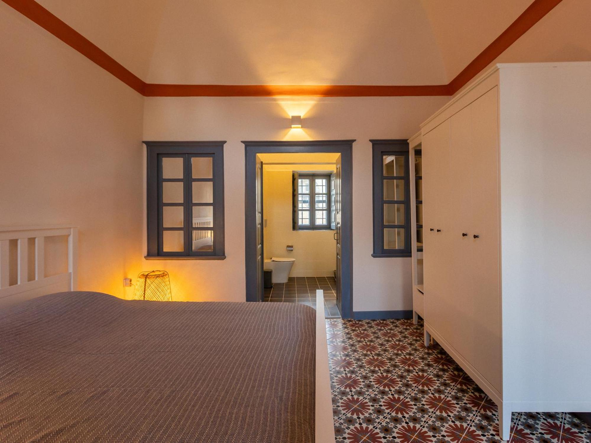 St.Mammas Traditional Apartment Mesaria Bagian luar foto