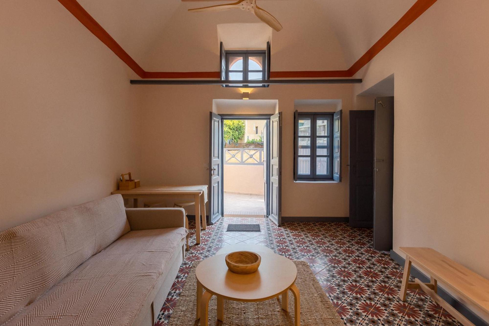St.Mammas Traditional Apartment Mesaria Bagian luar foto