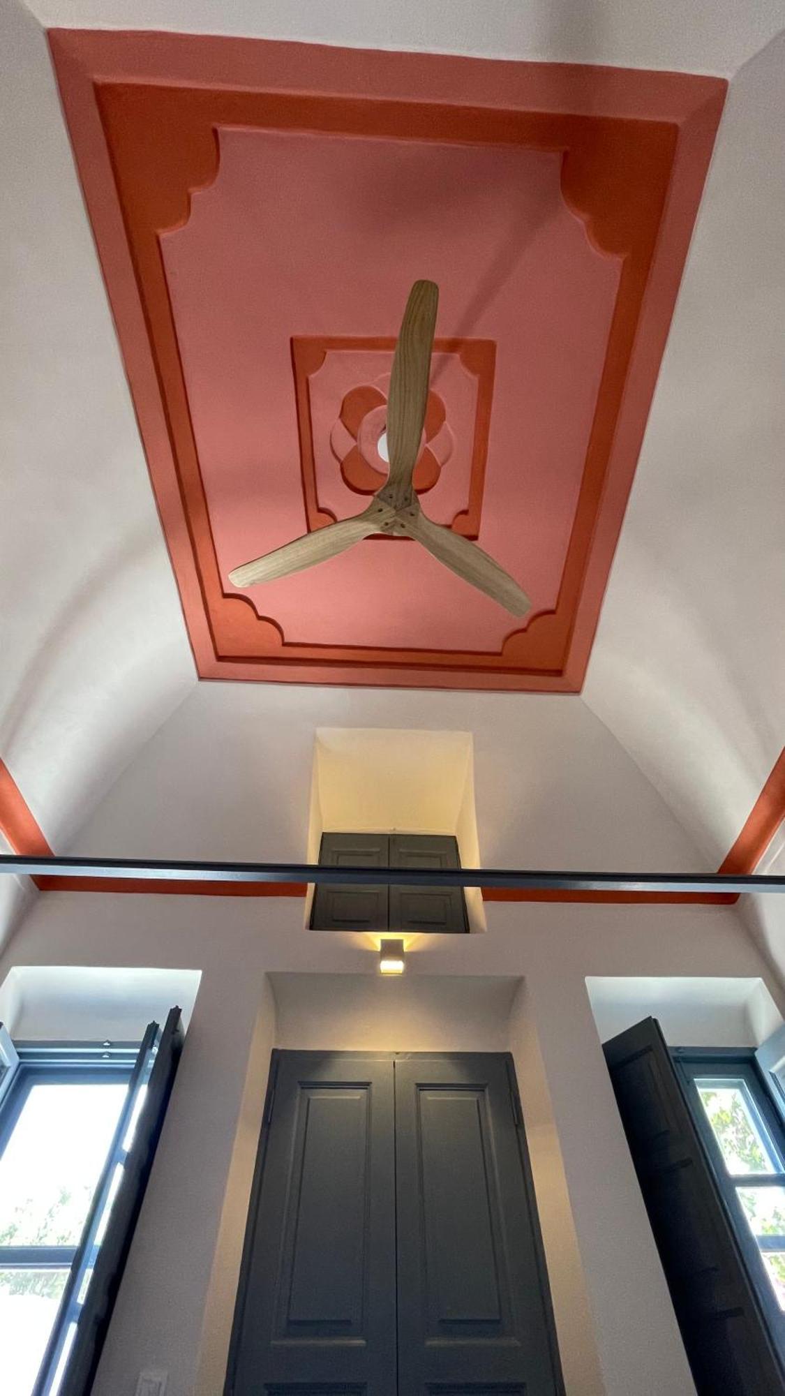 St.Mammas Traditional Apartment Mesaria Bagian luar foto